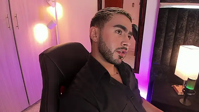 Snapshot of ItsMeEros chatting on October 12, 2025, 10:33 pm ItsMeEros online show from October 12, 2025, 10:33 pm