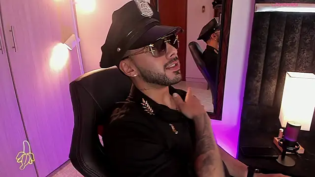 Snapshot of ItsMeEros chatting on November 6, 2025, 10:03 pm ItsMeEros online show from November 6, 2025, 10:03 pm