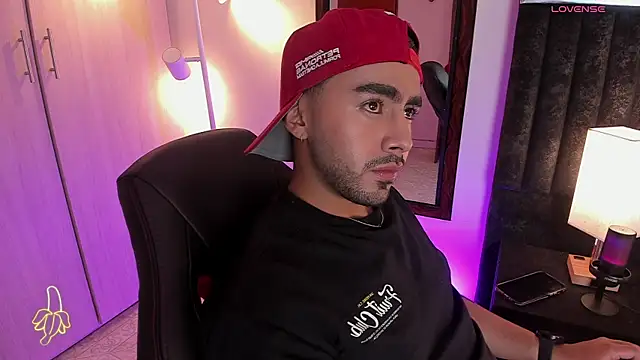 Snapshot of ItsMeEros chatting on October 14, 2025, 10:53 pm ItsMeEros online show from October 14, 2025, 10:53 pm