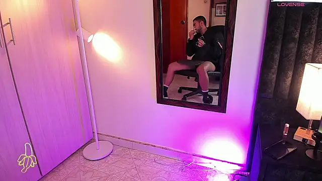 Snapshot of ItsMeEros chatting on November 16, 2025, 10:35 pm ItsMeEros online show from November 16, 2025, 10:35 pm