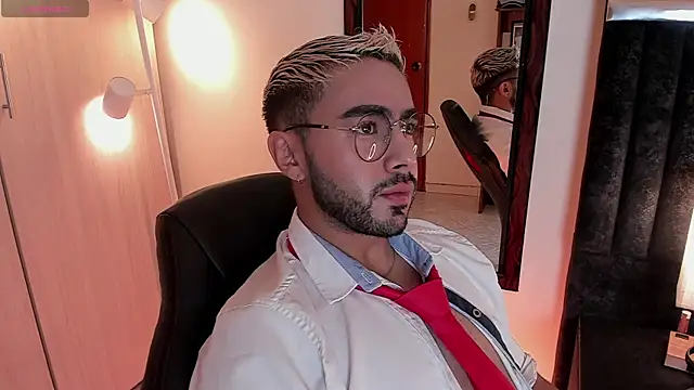 Snapshot of ItsMeEros chatting on October 8, 2025, 12:01 am ItsMeEros online show from October 8, 2025, 12:01 am