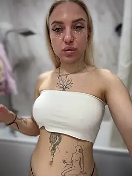 Snapshot of pinkstar_ chatting on March 19, 2026, 6:35 am pinkstar online show from March 19, 2026, 6:35 am