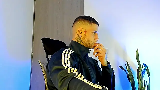 Snapshot of _jamesleandros1 chatting on February 26, 2026, 2:11 am jamesleandros1 online show from February 26, 2026, 2:11 am