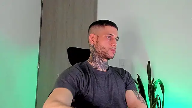 Snapshot of _jamesleandros1 chatting on February 8, 2026, 3:04 am jamesleandros1 online show from February 8, 2026, 3:04 am