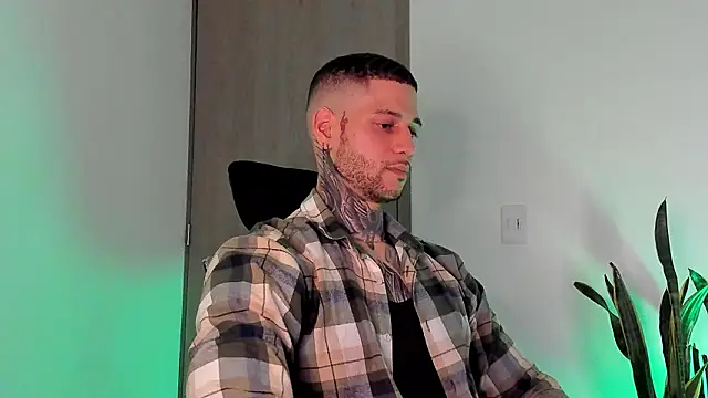 Snapshot of _jamesleandros1 chatting on February 25, 2026, 5:07 am jamesleandros1 online show from February 25, 2026, 5:07 am