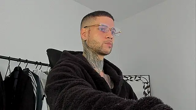 Snapshot of _jamesleandros1 chatting on October 14, 2025, 7:36 pm jamesleandros1 online show from October 14, 2025, 7:36 pm