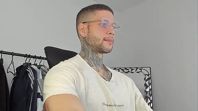 Snapshot of _jamesleandros1 chatting on October 20, 2025, 5:24 pm jamesleandros1 online show from October 20, 2025, 5:24 pm