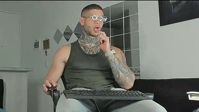 Snapshot of _jamesleandros1 chatting on February 20, 2025, 5:33 am jamesleandros1 online show from February 20, 2025, 5:33 am