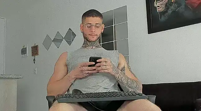 Snapshot of _jamesleandros1 chatting on March 1, 2025, 8:32 pm jamesleandros1 online show from March 1, 2025, 8:32 pm