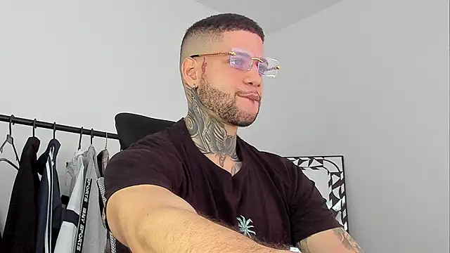 Snapshot of _jamesleandros1 chatting on October 29, 2025, 4:17 pm jamesleandros1 online show from October 29, 2025, 4:17 pm