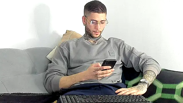 Snapshot of _jamesleandros1 chatting on November 29, 2025, 7:58 pm jamesleandros1 online show from November 29, 2025, 7:58 pm