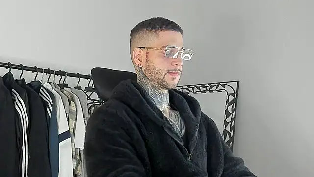 Snapshot of _jamesleandros1 chatting on November 25, 2025, 3:18 am jamesleandros1 online show from November 25, 2025, 3:18 am