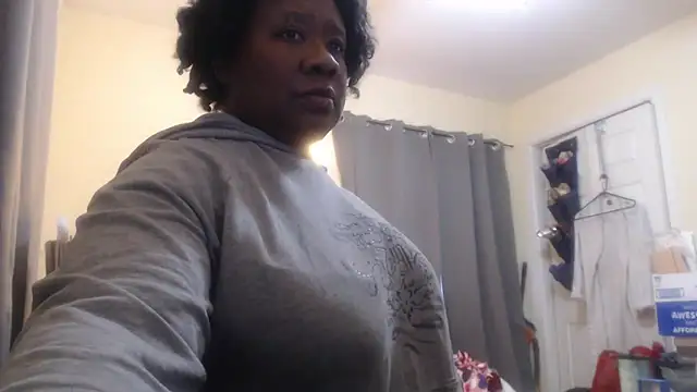 sluttyFetesa online show from February 4, 2026, 9:21 pm