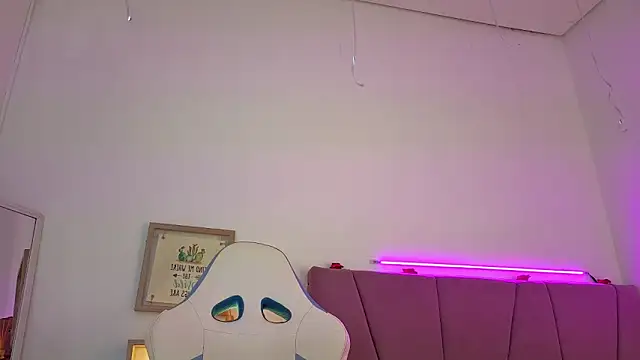 Snapshot of PIA_STONE chatting on October 25, 2025, 8:31 pm PIA STONE online show from October 25, 2025, 8:31 pm