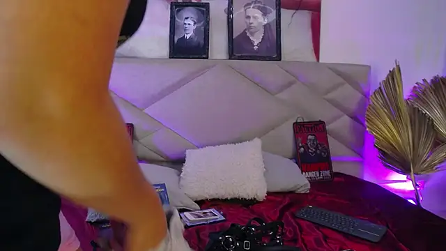 SabinaMerchetti online show from September 25, 2025, 3:01 am