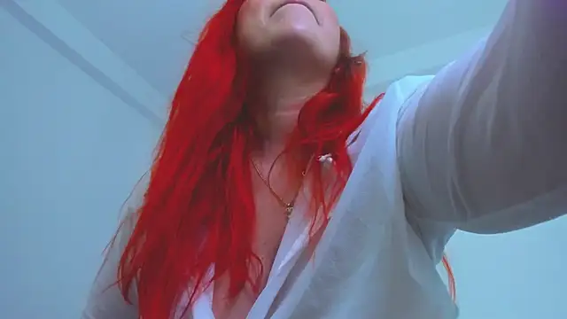 sofihill01 online show from February 12, 2025, 11:09 pm