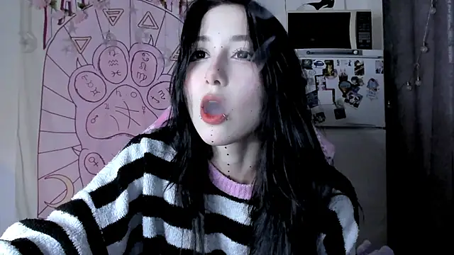 Holy420lolii online show from April 25, 2026, 2:36 pm