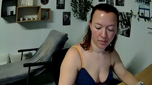 Snapshot of AnyaKrey@xh chatting on February 12, 2025, 1:59 pm AnyaKreyxh online show from February 12, 2025, 1:59 pm