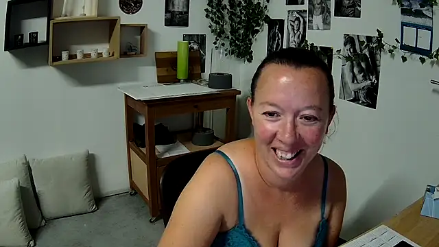 Snapshot of AnyaKrey@xh chatting on September 16, 2025, 5:25 pm AnyaKreyxh online show from September 16, 2025, 5:25 pm