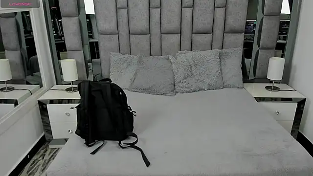 EMMAHILL1 online show from November 28, 2025, 11:10 am