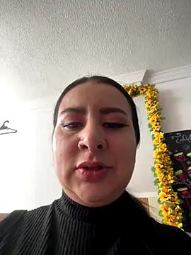 Abril Luv online show from October 1, 2025, 12:42 pm