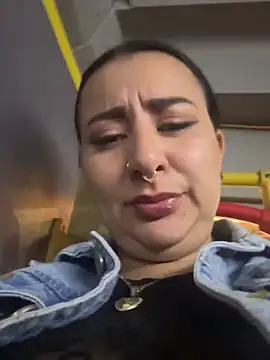Snapshot of Abril_Luv chatting on May 9, 2026, 1:31 am Abril Luv online show from May 9, 2026, 1:31 am