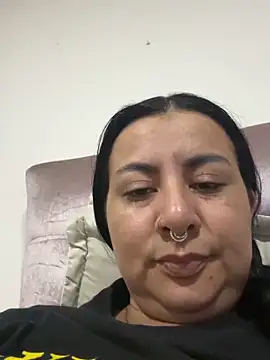 Snapshot of Abril_Luv chatting on June 8, 2026, 1:22 am Abril Luv online show from June 8, 2026, 1:22 am