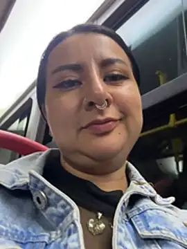 Snapshot of Abril_Luv chatting on June 24, 2026, 12:42 am Abril Luv online show from June 24, 2026, 12:42 am
