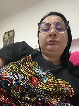 Snapshot of Abril_Luv chatting on August 6, 2026, 1:33 am Abril Luv online show from August 6, 2026, 1:33 am