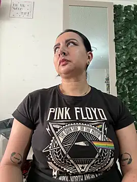 Snapshot of Abril_Luv chatting on June 15, 2026, 1:22 pm Abril Luv online show from June 15, 2026, 1:22 pm