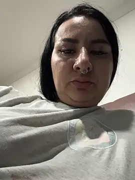 Snapshot of Abril_Luv chatting on July 2, 2026, 1:17 am Abril Luv online show from July 2, 2026, 1:17 am