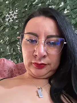 Abril Luv online show from March 11, 2025, 3:23 pm