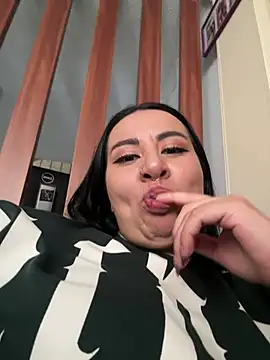 Snapshot of Abril_Luv chatting on July 9, 2026, 1:54 pm Abril Luv online show from July 9, 2026, 1:54 pm