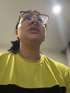 Snapshot of Abril_Luv chatting on June 22, 2026, 3:25 am Abril Luv online show from June 22, 2026, 3:25 am