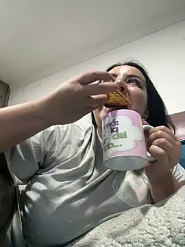 Snapshot of Abril_Luv chatting on July 1, 2026, 1:06 am Abril Luv online show from July 1, 2026, 1:06 am