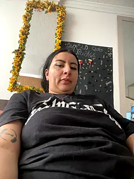 Abril Luv online show from October 18, 2025, 12:51 pm