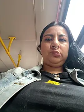 Snapshot of Abril_Luv chatting on June 19, 2026, 12:33 pm Abril Luv online show from June 19, 2026, 12:33 pm