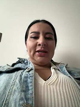 Snapshot of Abril_Luv chatting on June 27, 2026, 11:16 am Abril Luv online show from June 27, 2026, 11:16 am