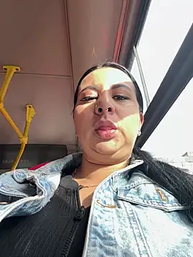 Snapshot of Abril_Luv chatting on July 21, 2026, 12:28 pm Abril Luv online show from July 21, 2026, 12:28 pm