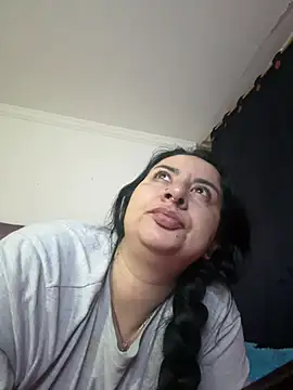 Snapshot of Abril_Luv chatting on July 20, 2026, 12:40 am Abril Luv online show from July 20, 2026, 12:40 am