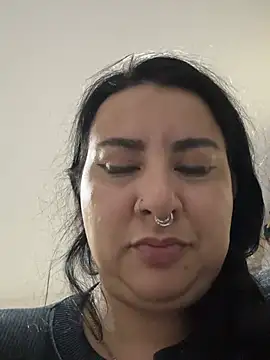 Snapshot of Abril_Luv chatting on July 5, 2026, 2:05 am Abril Luv online show from July 5, 2026, 2:05 am