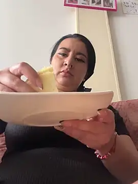 Snapshot of Abril_Luv chatting on June 12, 2026, 12:47 pm Abril Luv online show from June 12, 2026, 12:47 pm