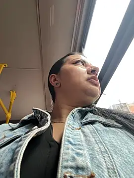 Snapshot of Abril_Luv chatting on June 18, 2026, 12:10 pm Abril Luv online show from June 18, 2026, 12:10 pm