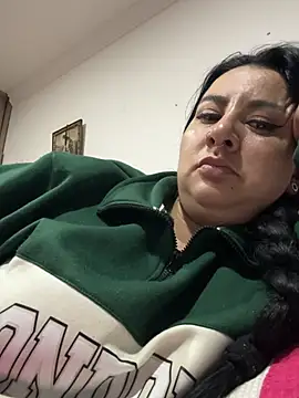 Snapshot of Abril_Luv chatting on August 3, 2026, 1:03 am Abril Luv online show from August 3, 2026, 1:03 am