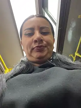 Abril Luv online show from March 22, 2025, 10:28 am