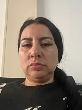 Abril Luv online show from April 25, 2026, 1:41 pm