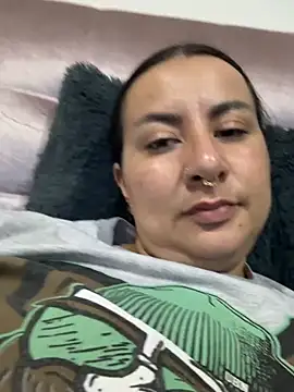 Abril Luv online show from March 3, 2026, 1:23 am