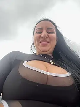 Abril Luv online show from March 20, 2025, 7:35 pm