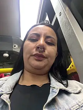 Snapshot of Abril_Luv chatting on June 5, 2026, 12:26 am Abril Luv online show from June 5, 2026, 12:26 am