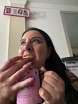 Snapshot of Abril_Luv chatting on June 26, 2026, 1:06 pm Abril Luv online show from June 26, 2026, 1:06 pm